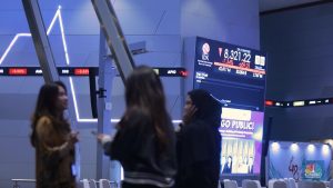 Breaking, IHSG Tiba-Tiba Anjlok 1,04% ke Level 7.032 | EQUITYWORLD SEMARANG
