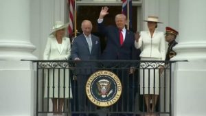 Diklaim Sepupu Raja Inggris, Trump Ingin Tinggal di Istana Buckingham | EQUITYWORLD SEMARANG