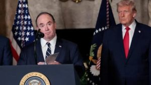 Menteri Angkatan Laut AS John Phelan Dipecat di Tengah Blokade Laut Iran | EQUITYWORLD SEMARANG