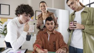 12 Ide Bisnis Modal Kecil untuk Gen Z, Peluang Cuan di Era Digital | EQUITYWORLD SEMARANG
