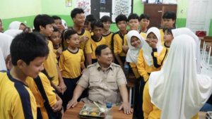 Prabowo Pastikan Program MBG Tetap Jalan Meski Bos BGN Dicopot, Istana: Tidak Boleh Terganggu | EQUITYWORLD SEMARANG