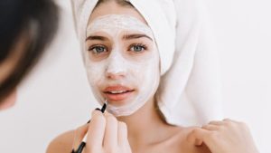 Wajah Harus Tetap Glowing, Ini 3 Cara Irit Skincare dan Makeup di Tengah Kondisi Ekonomi Sulit | EQUITYWORLD SEMARANG