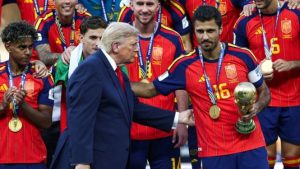 Detik-Detik Trump Disoraki Saat Serahkan Trofi Piala Dunia 2026 ke Spanyol | EQUITYWORLD SEMARANG