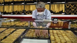 Ketika Harga Emas Anjlok Tipis, Peluang Cuan atau Saatnya Lepas Koleksi? | EQUITYWORLD SEMARANG