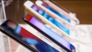 Cara Mudah Pasang Tempered Glass Ponsel Sendiri | EQUITYWORLD SEMARANG